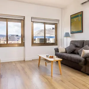 https://chic-basic-urquinaona-apartments.topbarcelonahotels.com